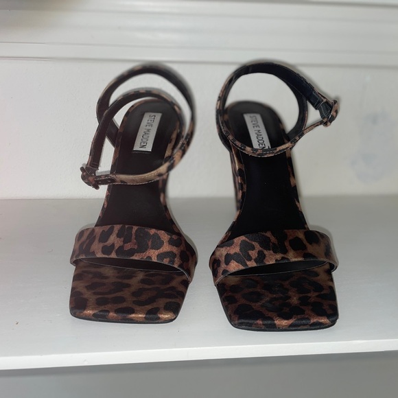 Steve Madden Leopard Print Wedge Heels
Size: 7.5 - Picture 4 of 4